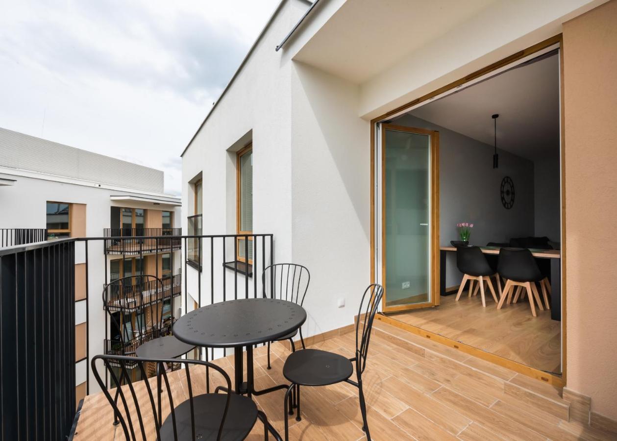 Wola Skwer Sunny Apartment Варшава Экстерьер фото